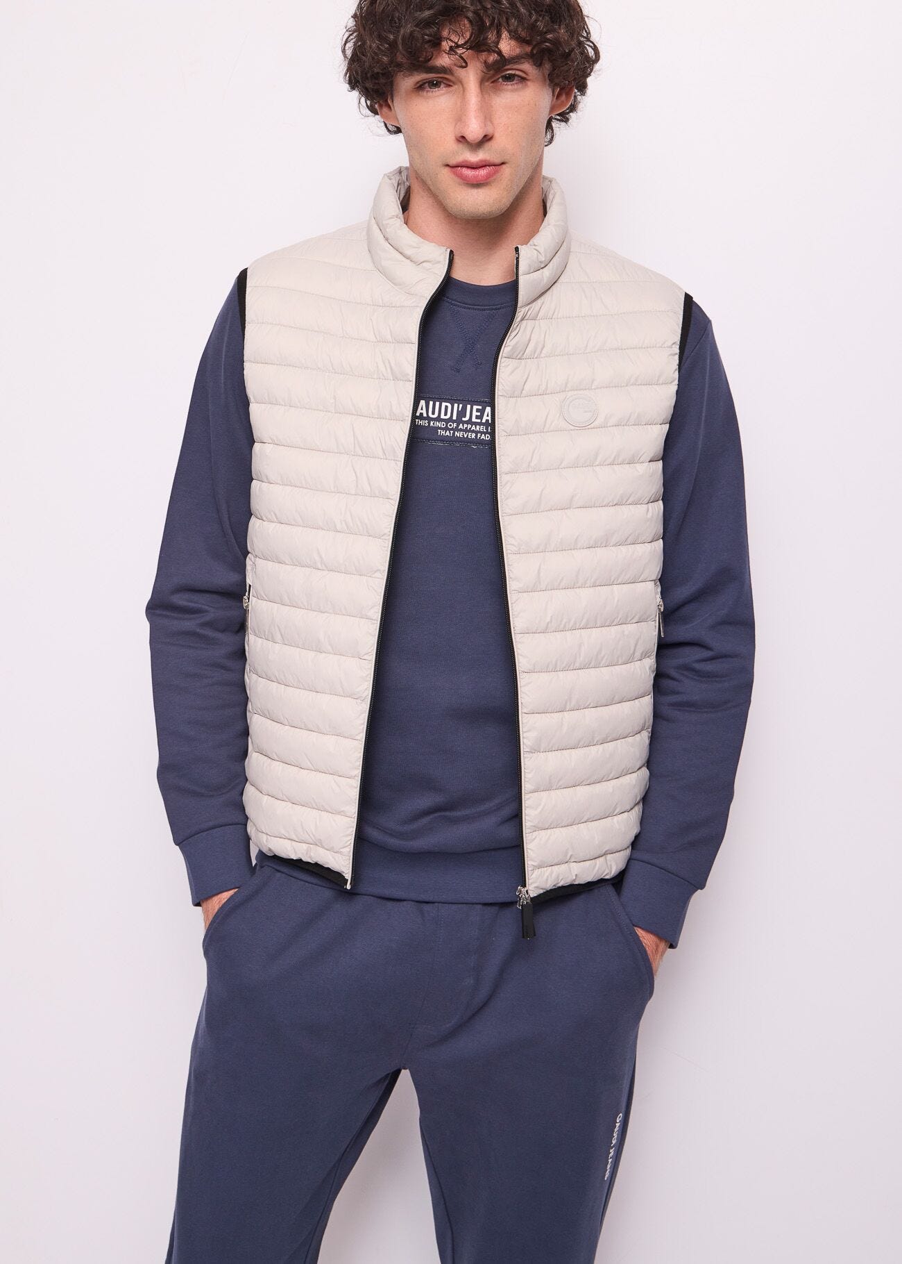 Gilet grigio in nylon imbottito