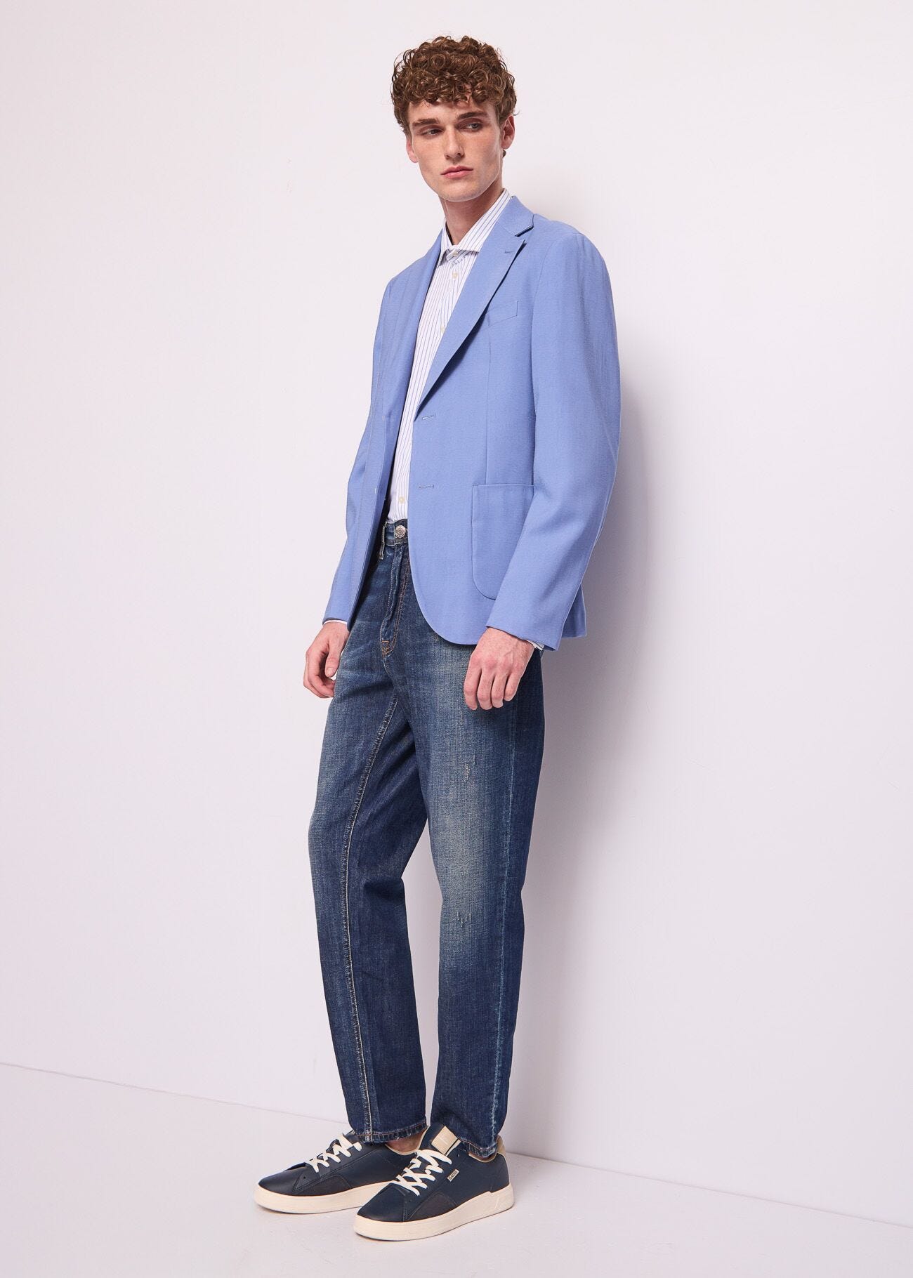 Men's single-breasted light blue blazer