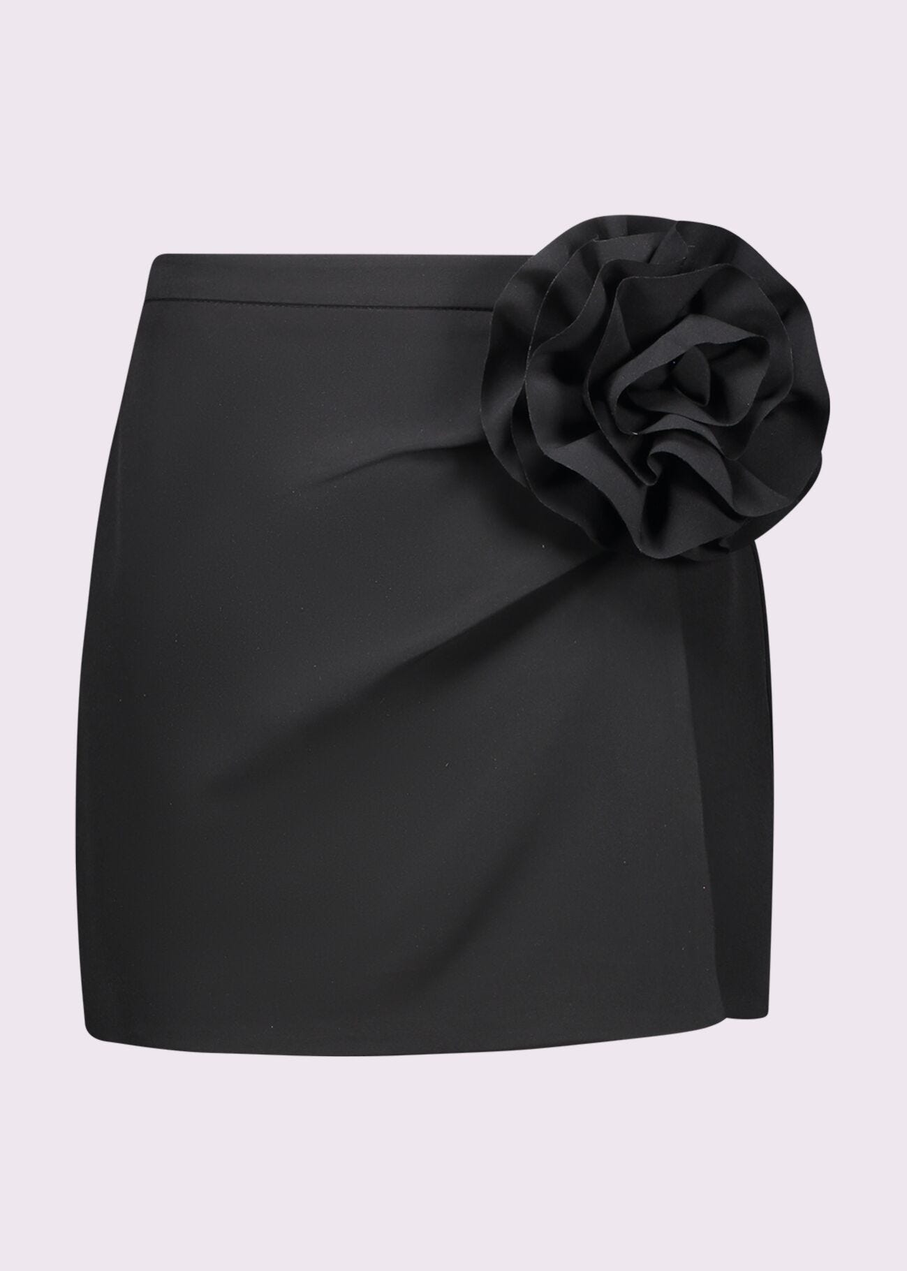 Black miniskirt with pin