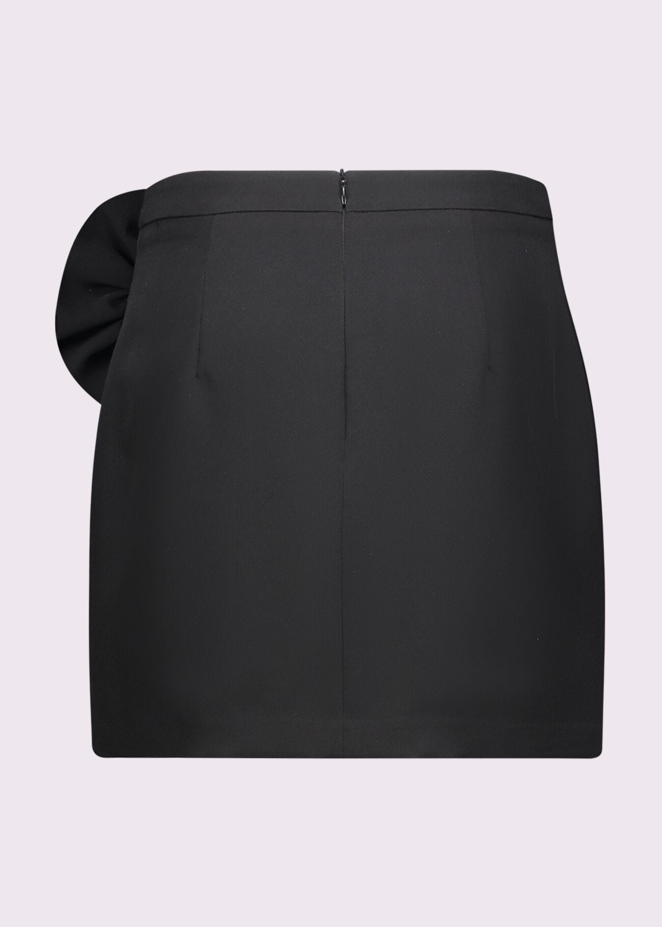Black miniskirt with pin