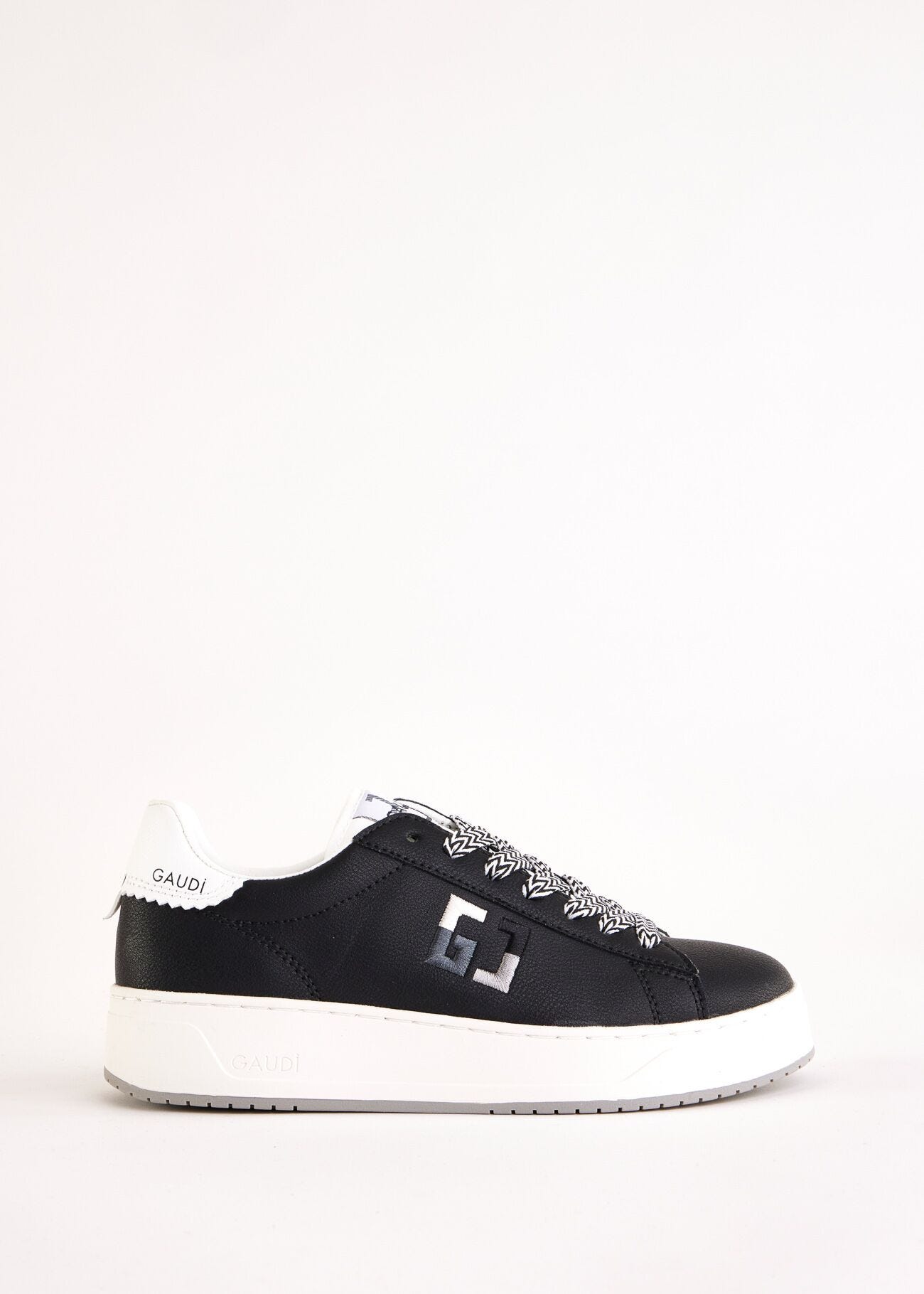Sneaker nera in similpelle