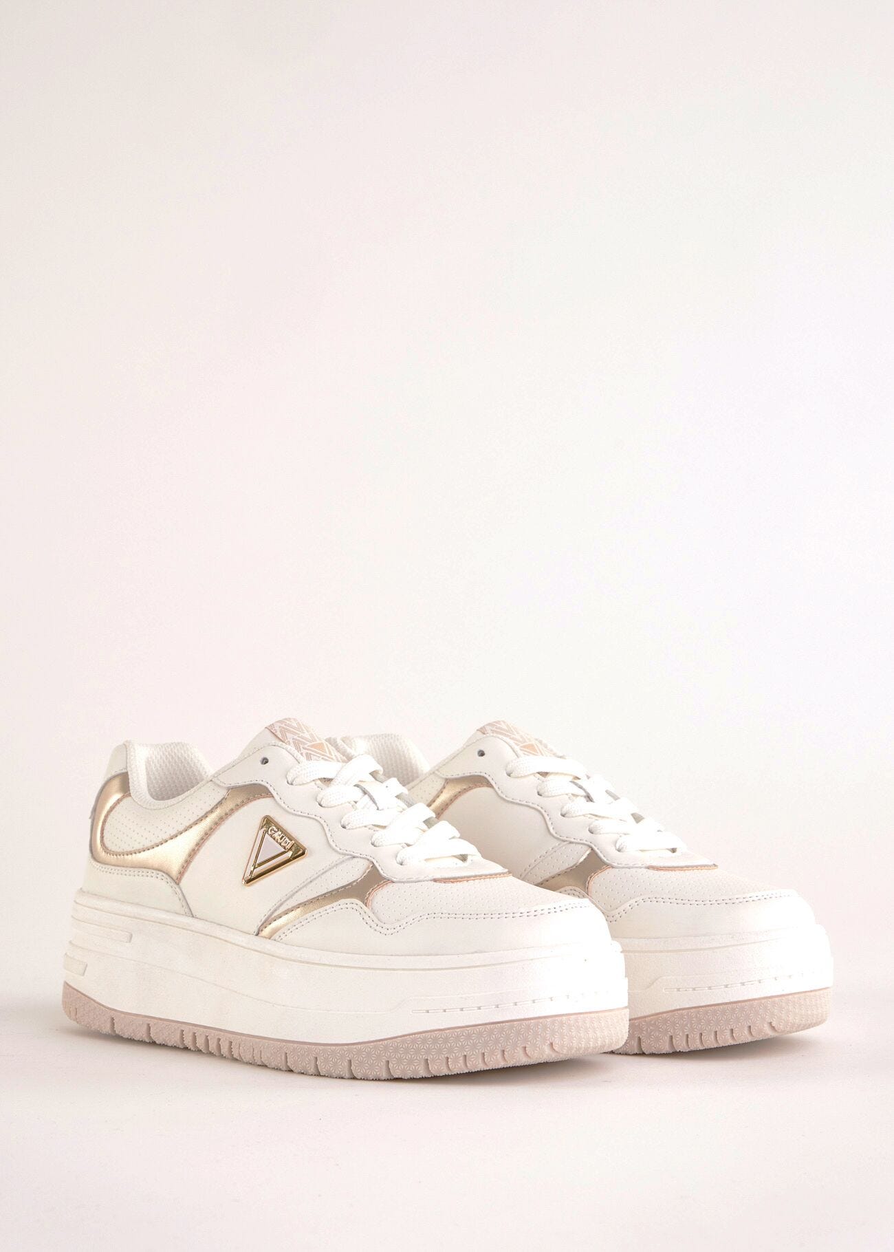 Baskets blanches en matière synthétique
