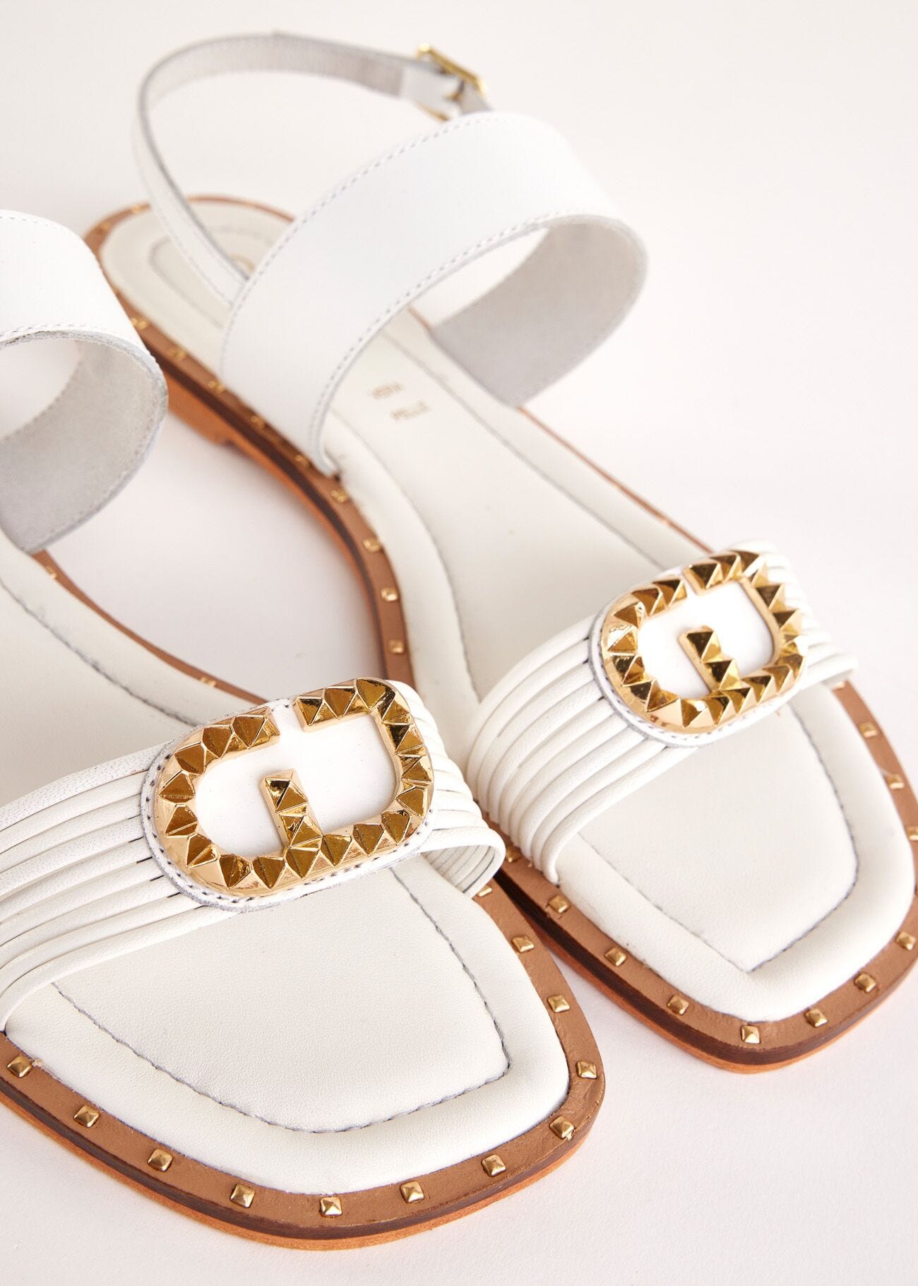 Sandales plates blanches en cuir