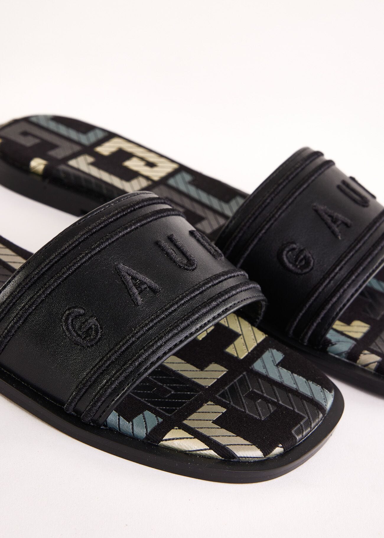 Mules noires en matière synthétique