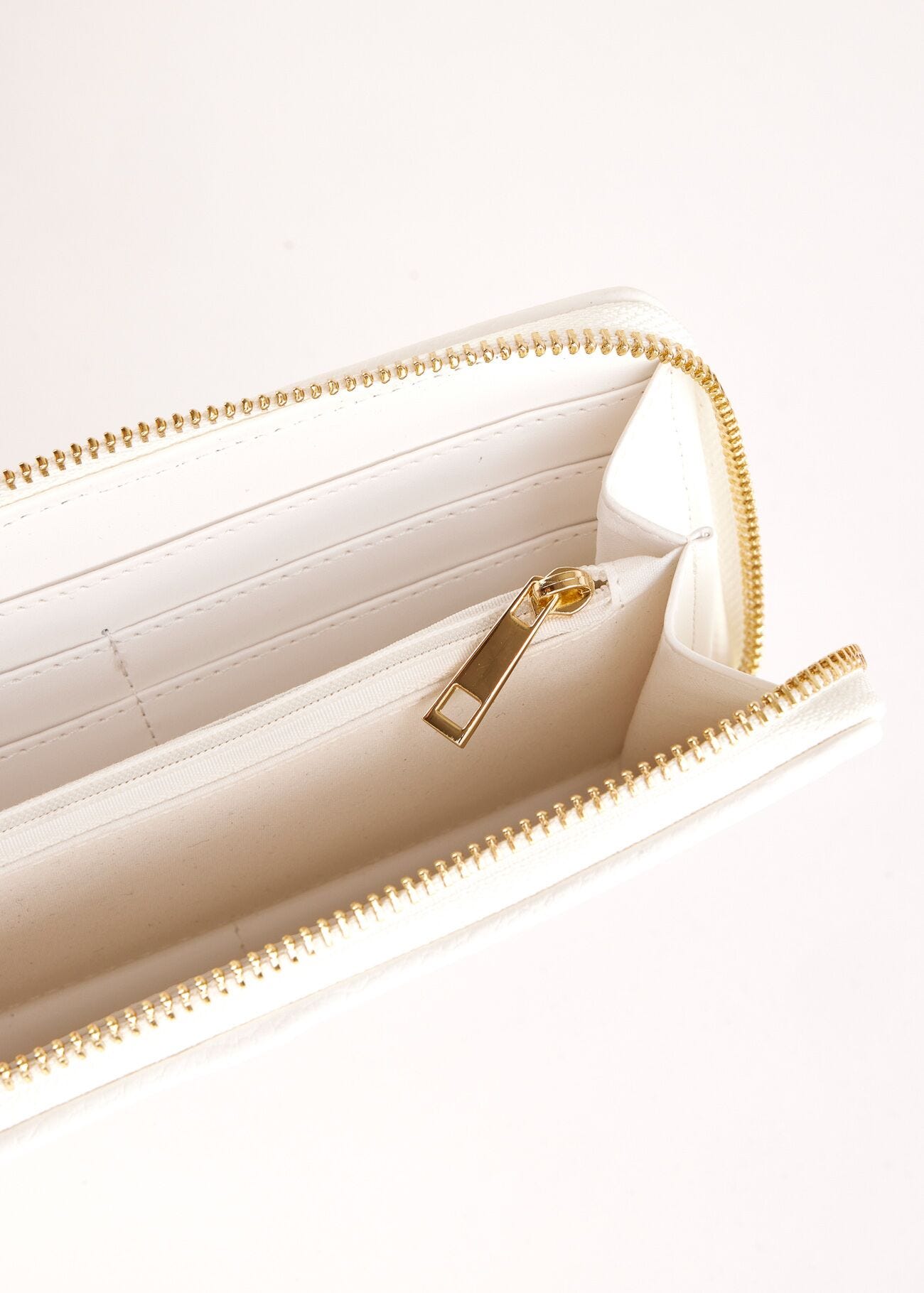 White zip-around wallet