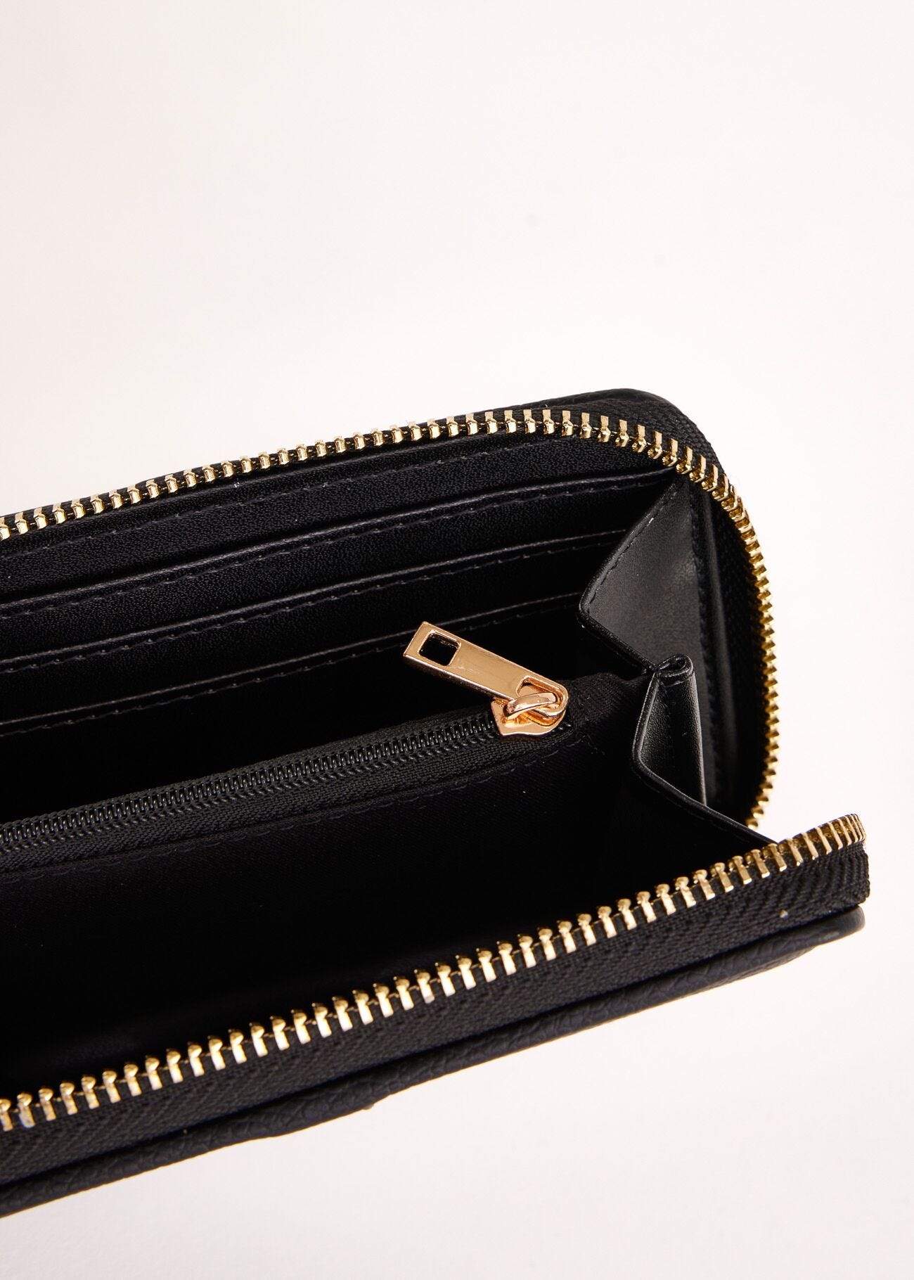 White zip-around wallet