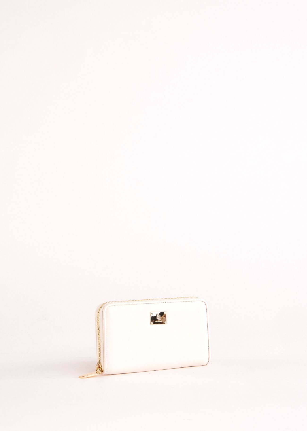 White zip-around wallet