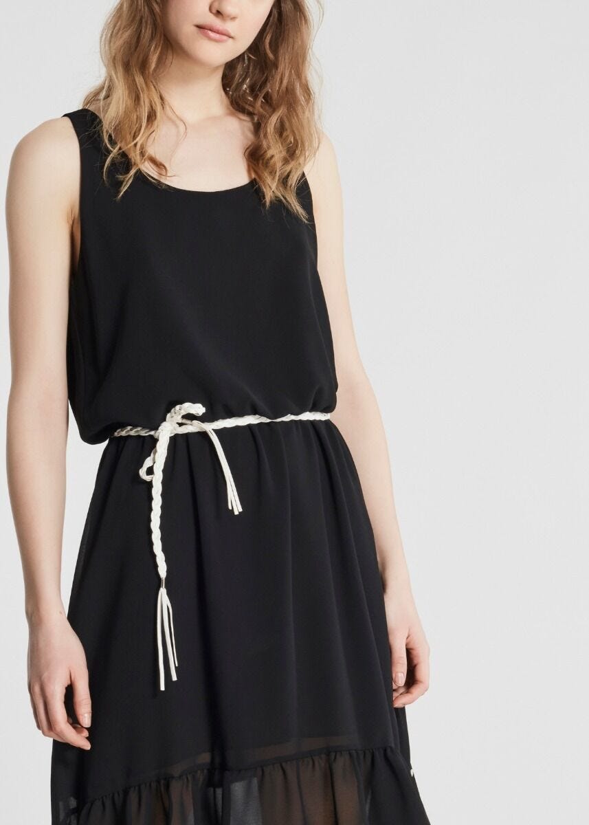 Robe asym&eacute;trique en cr&ecirc;pe georgette.