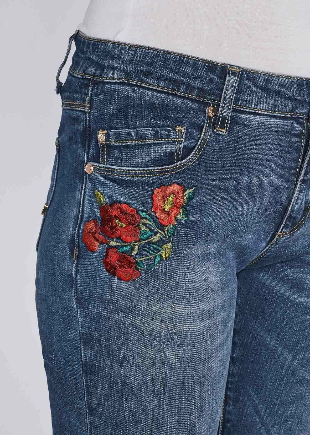 Fit and flare embroidered jeans 