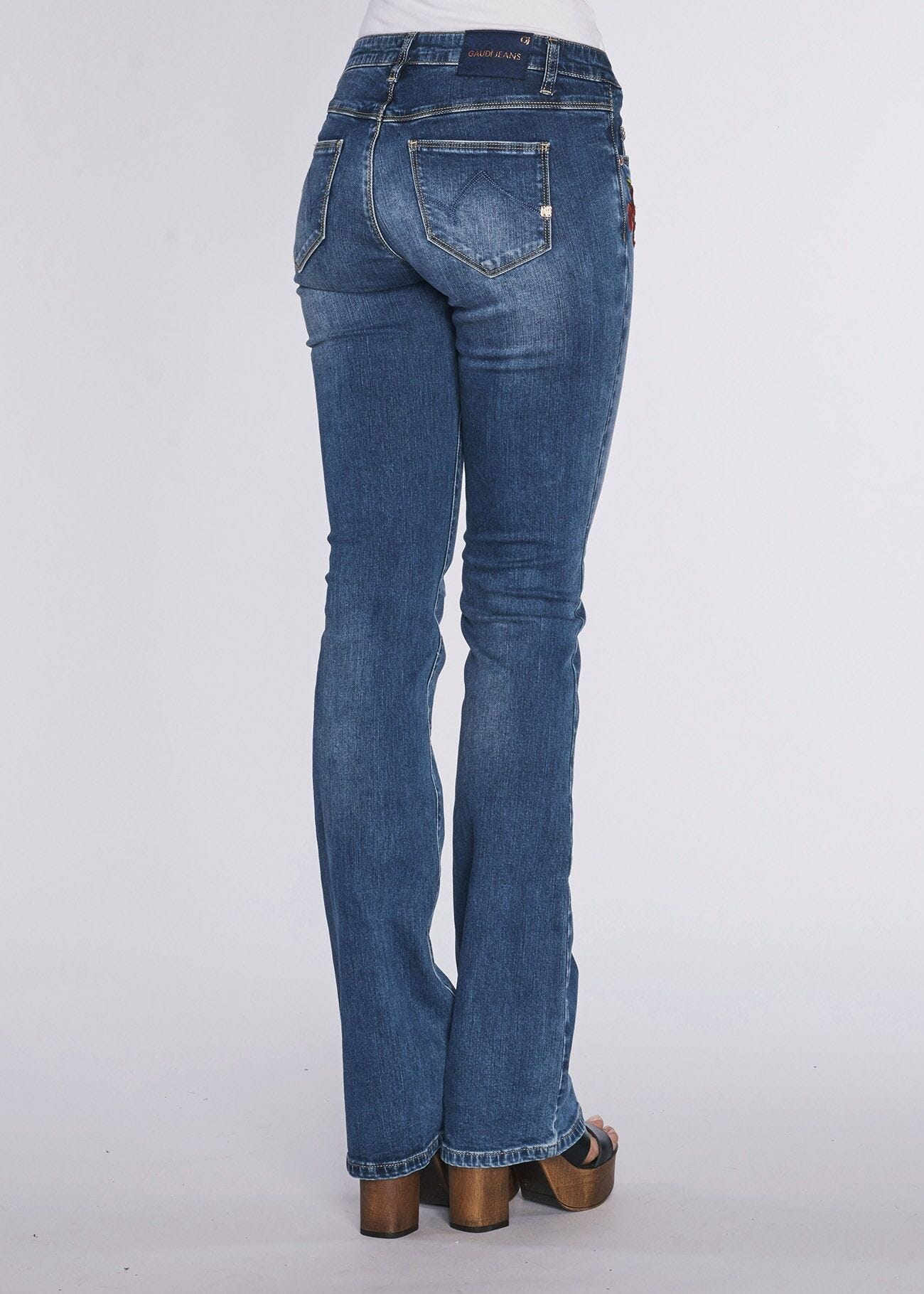 Fit and flare embroidered jeans 