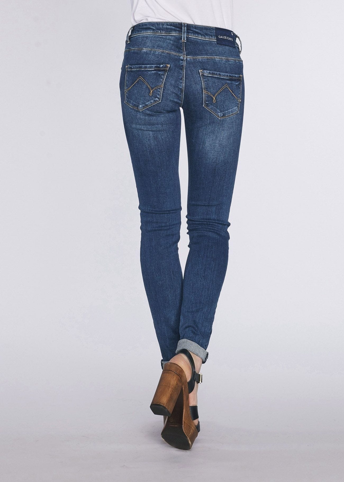 Jeans skinny con dettagli destroyed 