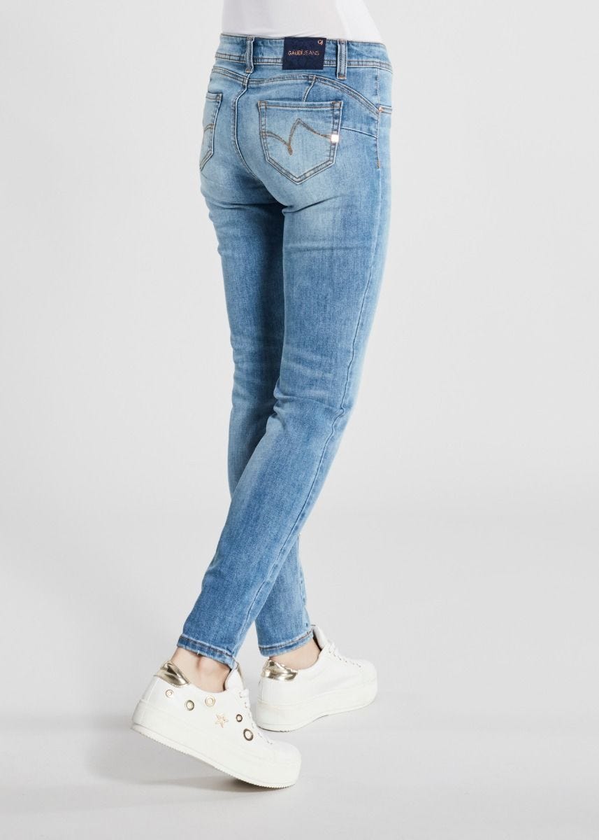 Jeans super skinny em denim claro