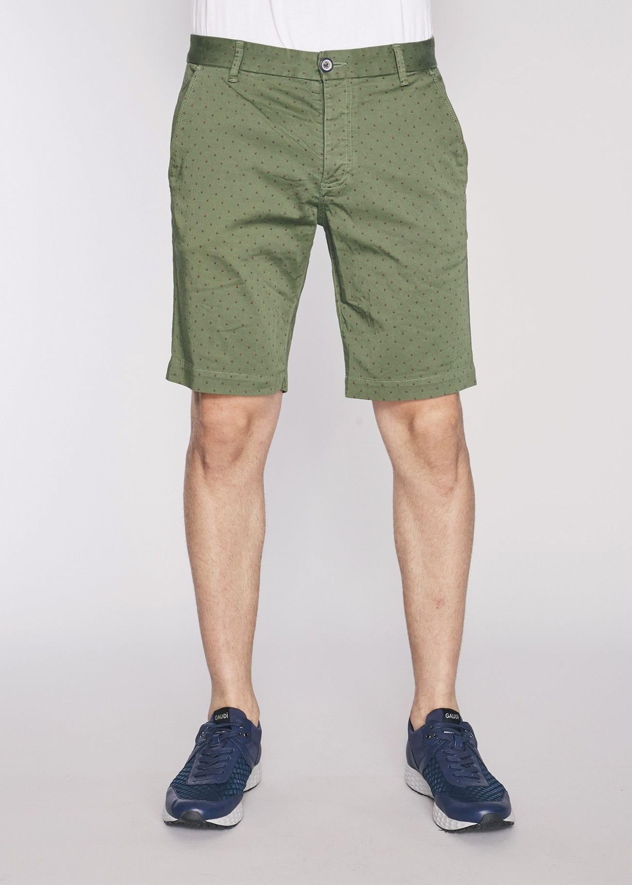 Chino Bermuda shorts with geometric pattern 