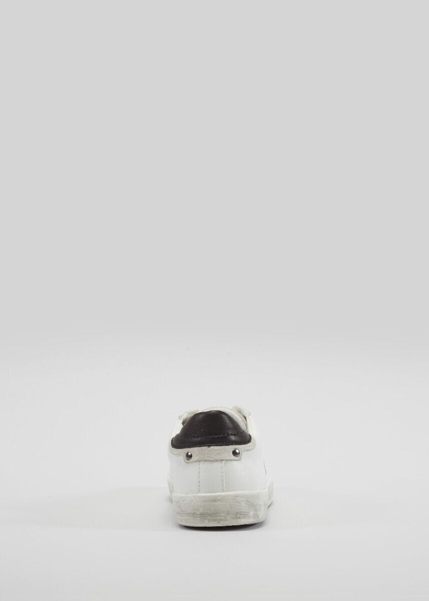 Leather trainers with patches