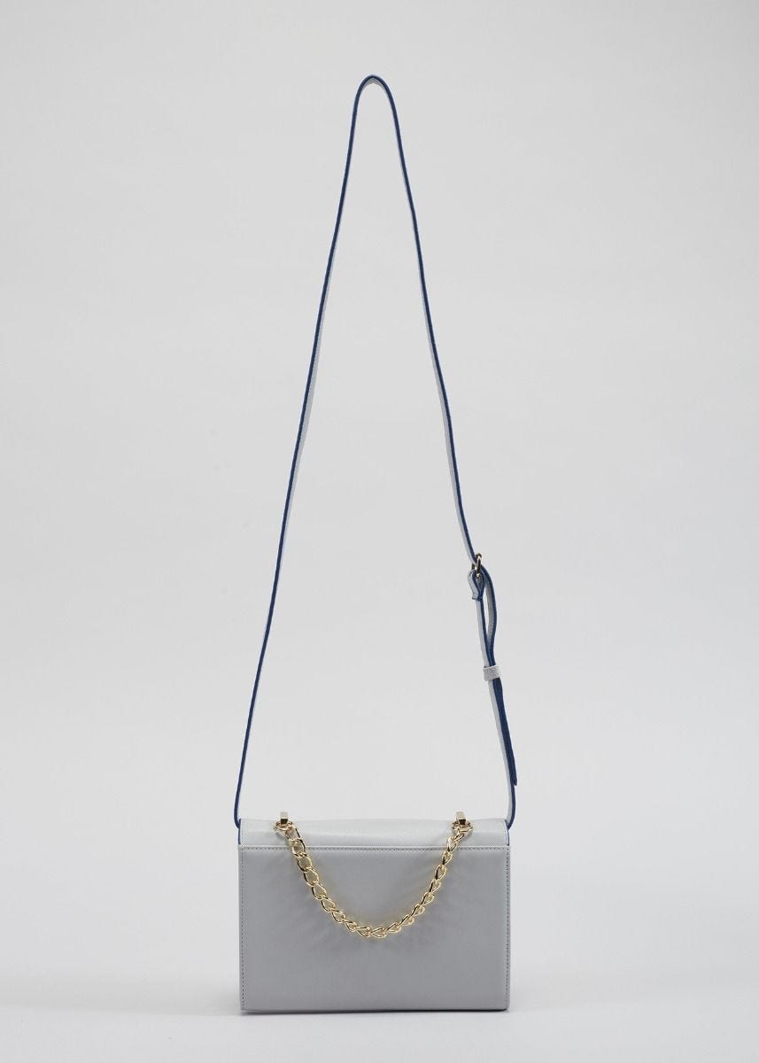 Rigid clutch bag with chain handle 