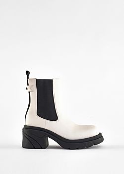 Ankle boots with slightly curled toe Gaudì Fashion