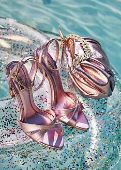 Pink laminated leather sandals Gaudì Fashion